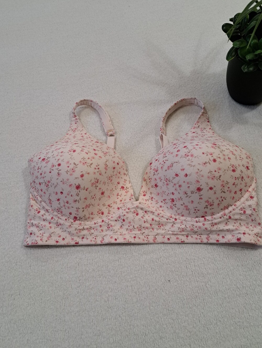 Laura Ashley Pink Floral Bra Size 42D Wirefree Feminine Pretty Smooth Tshirt Bra